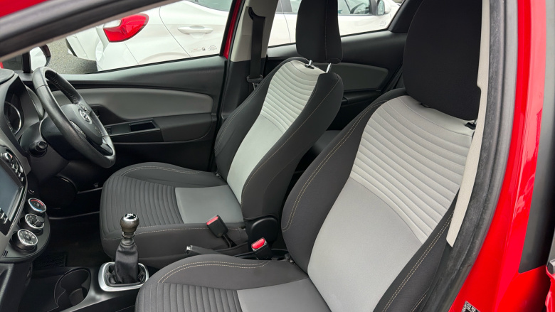 Toyota Yaris 1.5 VVT-i Icon Tech 5dr Petrol Hatchback